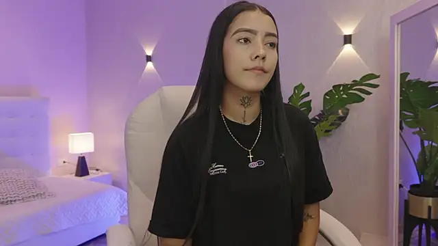 miagomezweb1 online show from 11/28/25, 02:42