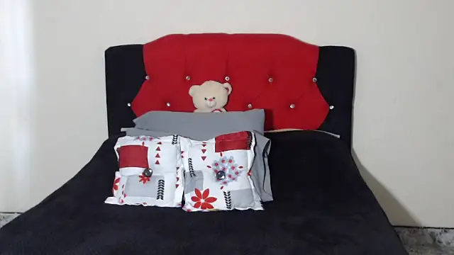 Crystal milkmature online show from 03/12/25, 09:03