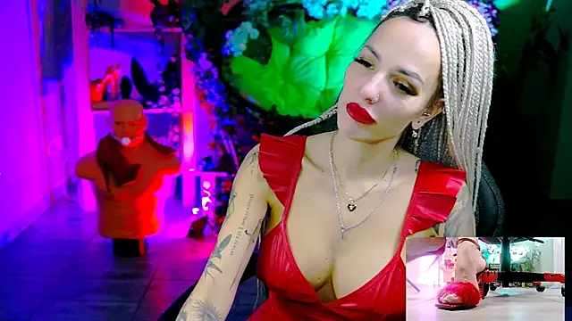 Snapshot of MonicaMaxwel chatting on 12/17/25, 11:16 MonicaMaxwel online show from 12/17/25, 11:16