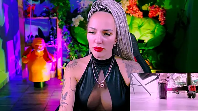 Snapshot of MonicaMaxwel chatting on 01/09/26, 10:51 MonicaMaxwel online show from 01/09/26, 10:51