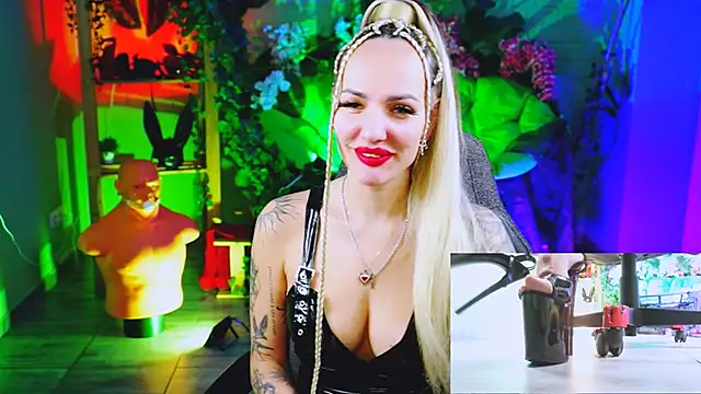 Snapshot of MonicaMaxwel chatting on 02/13/26, 10:55 MonicaMaxwel online show from 02/13/26, 10:55