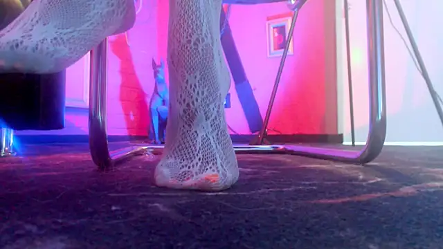 Snapshot of MonicaMaxwel chatting on 02/20/26, 10:38 MonicaMaxwel online show from 02/20/26, 10:38