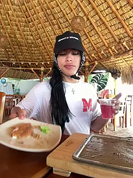 Snapshot of Samys_World chatting on 02/27/25, 08:09 Samys World online show from 02/27/25, 08:09