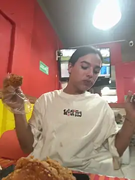 Snapshot of Samys_World chatting on 03/02/25, 10:27 Samys World online show from 03/02/25, 10:27