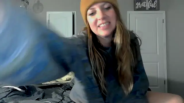 molly witha chance online show from 10/12/25, 06:23