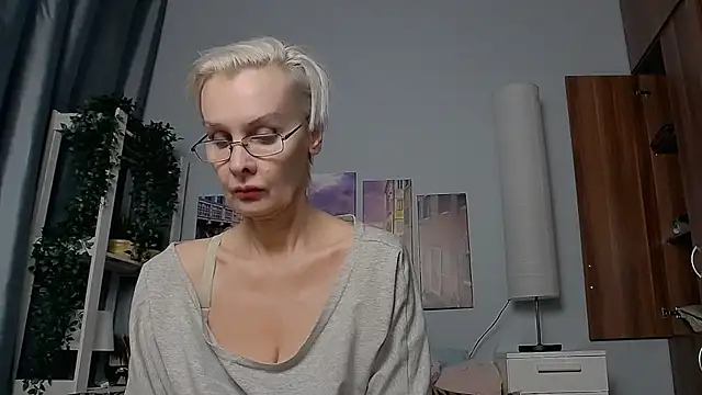 HelgaHimmell online show from 01/22/25, 01:42