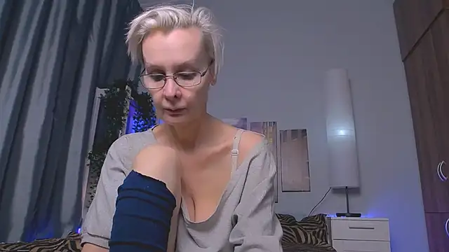 HelgaHimmell online show from 01/27/25, 03:37