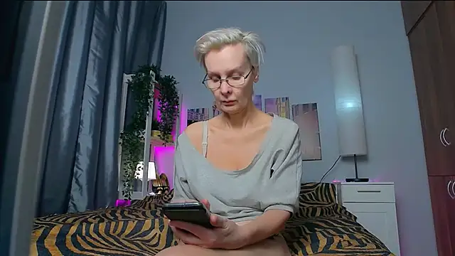 HelgaHimmell online show from 01/31/25, 03:52