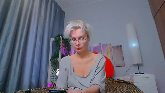 HelgaHimmell online show from 02/15/25, 10:44