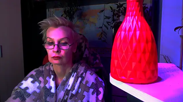 Snapshot of HelgaHimmell chatting on 03/30/26, 04:30 HelgaHimmell online show from 03/30/26, 04:30
