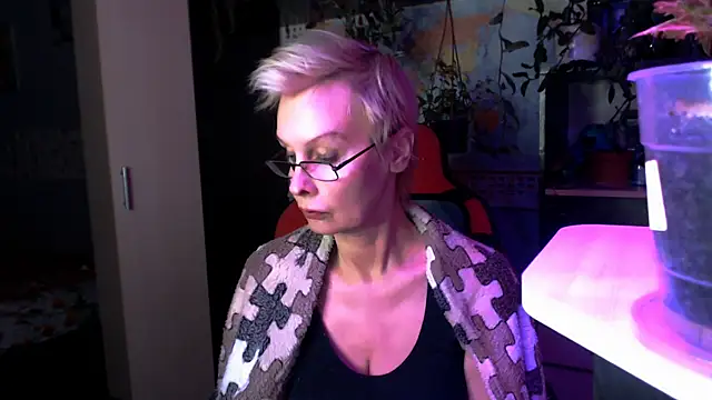 Snapshot of HelgaHimmell chatting on 04/05/26, 04:48 HelgaHimmell online show from 04/05/26, 04:48