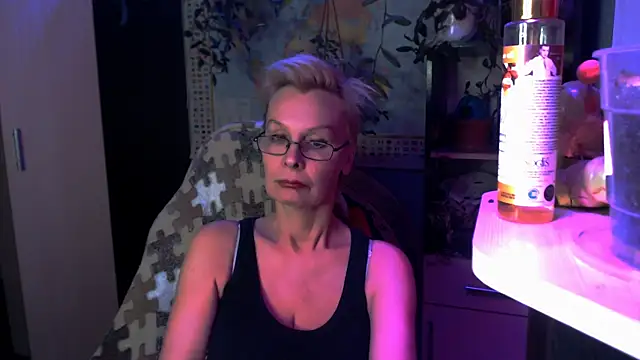 Snapshot of HelgaHimmell chatting on 04/14/26, 11:44 HelgaHimmell online show from 04/14/26, 11:44