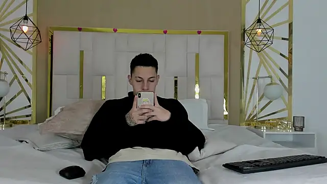 Snapshot of thiago19s chatting on 12/02/25, 07:09 thiago19s online show from 12/02/25, 07:09