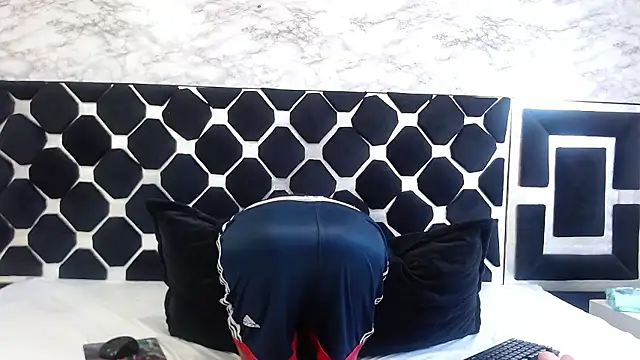 Snapshot of thiago19s chatting on 01/15/26, 02:43 thiago19s online show from 01/15/26, 02:43