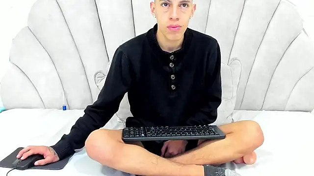 Snapshot of thiago19s chatting on 03/09/26, 03:32 thiago19s online show from 03/09/26, 03:32