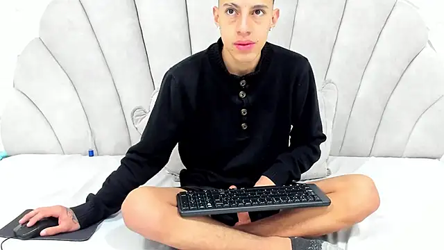 Snapshot of thiago19s chatting on 03/11/26, 03:01 thiago19s online show from 03/11/26, 03:01