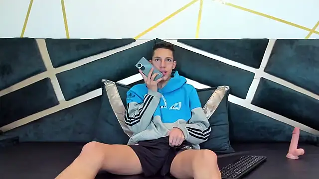 Snapshot of thiago19s chatting on 03/14/26, 06:13 thiago19s online show from 03/14/26, 06:13