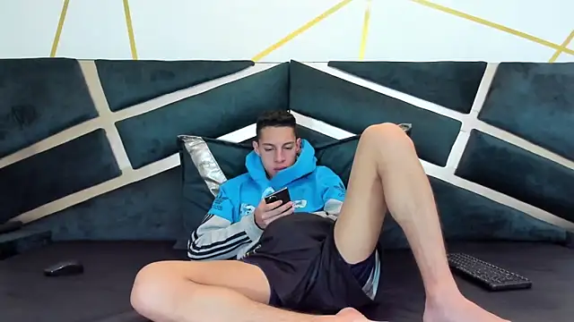 Snapshot of thiago19s chatting on 04/15/26, 01:40 thiago19s online show from 04/15/26, 01:40