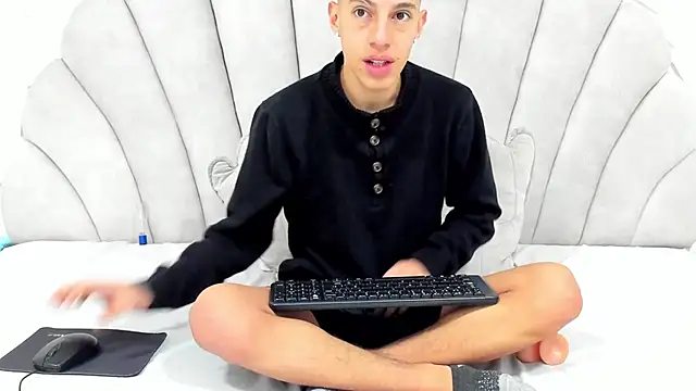 Snapshot of thiago19s chatting on 04/17/26, 01:47 thiago19s online show from 04/17/26, 01:47