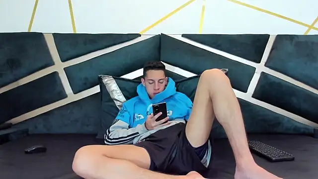 Snapshot of thiago19s chatting on 04/18/26, 01:15 thiago19s online show from 04/18/26, 01:15