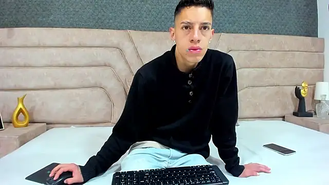 Snapshot of thiago19s chatting on 06/16/26, 01:25 thiago19s online show from 06/16/26, 01:25