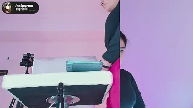 Snapshot of Angelst__ chatting on 11/16/25, 08:20 Angelst online show from 11/16/25, 08:20