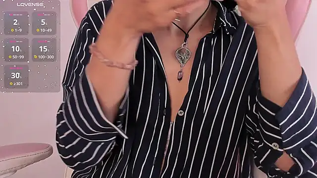 YenniferCurly online show from 01/05/25, 12:42