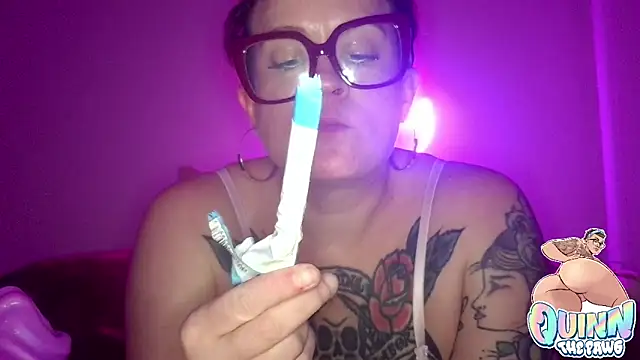 quinnmariexo online show from 11/25/25, 04:56