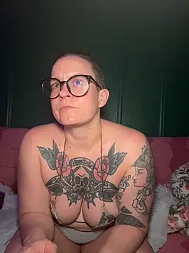 quinnmariexo online show from 04/17/26, 12:46