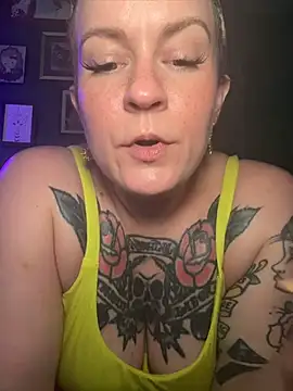 Snapshot of quinnmariexo chatting on 07/18/26, 11:52 quinnmariexo online show from 07/18/26, 11:52
