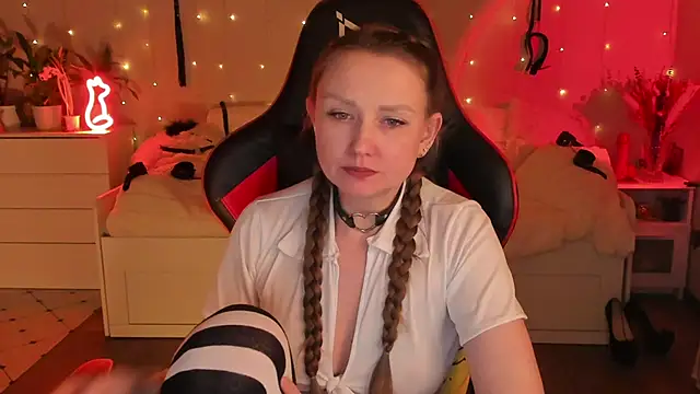 desperatehousewife   online show from 03/08/25, 03:28