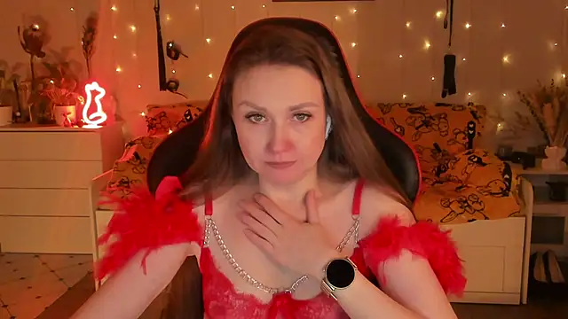 desperatehousewife   online show from 11/10/25, 06:07