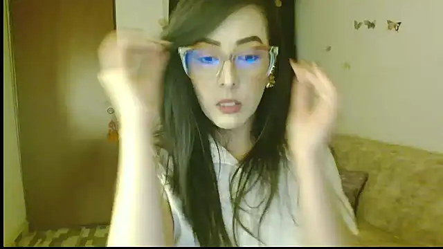 Snapshot of ella_peck chatting on 04/19/26, 11:07 ella peck online show from 04/19/26, 11:07