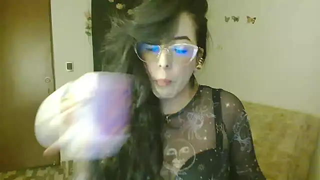 Snapshot of ella_peck chatting on 05/04/26, 05:03 ella peck online show from 05/04/26, 05:03