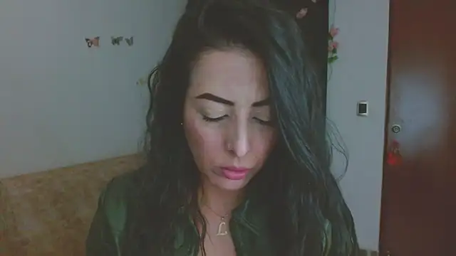 Snapshot of ella_peck chatting on 05/15/26, 05:14 ella peck online show from 05/15/26, 05:14