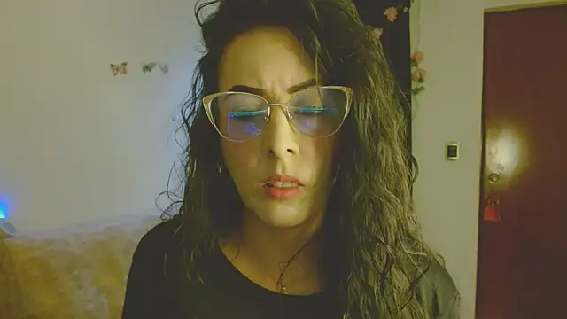 Snapshot of ella_peck chatting on 05/16/26, 07:34 ella peck online show from 05/16/26, 07:34