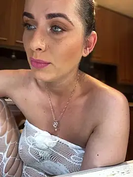 Hotmomcheckk  online show from 01/03/25, 04:55