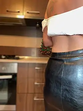 Hotmomcheckk  online show from 01/25/25, 03:30