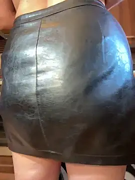 Hotmomcheckk  online show from 02/23/25, 12:27