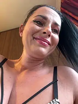 Hotmomcheckk  online show from 10/06/25, 12:02