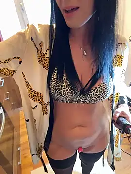 Hotmomcheckk  online show from 11/04/25, 11:31