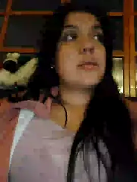 Snapshot of Sophie-hatter chatting on 12/23/24, 01:51 Sophie-hatter online show from 12/23/24, 01:51