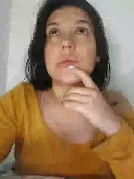 Snapshot of Sophie-hatter chatting on 01/04/25, 09:10 Sophie-hatter online show from 01/04/25, 09:10