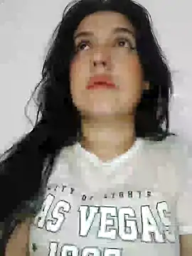 Snapshot of Sophie-hatter chatting on 01/04/25, 09:31 Sophie-hatter online show from 01/04/25, 09:31