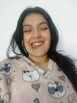 Snapshot of Sophie-hatter chatting on 01/05/25, 09:57 Sophie-hatter online show from 01/05/25, 09:57