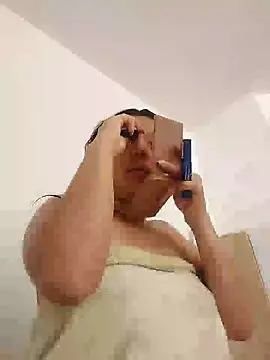 Snapshot of Sophie-hatter chatting on 01/08/25, 05:48 Sophie-hatter online show from 01/08/25, 05:48