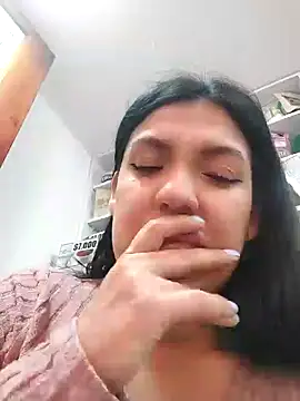 Snapshot of Sophie-hatter chatting on 02/06/25, 06:24 Sophie-hatter online show from 02/06/25, 06:24