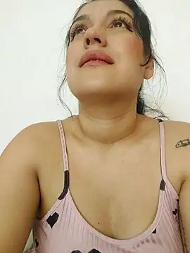 Snapshot of Sophie-hatter chatting on 02/16/25, 04:53 Sophie-hatter online show from 02/16/25, 04:53