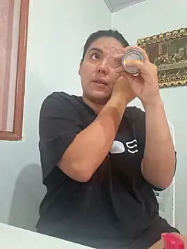 Snapshot of Sophie-hatter chatting on 11/11/25, 04:51 Sophie-hatter online show from 11/11/25, 04:51