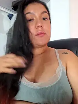 Snapshot of Sophie-hatter chatting on 11/12/25, 04:29 Sophie-hatter online show from 11/12/25, 04:29